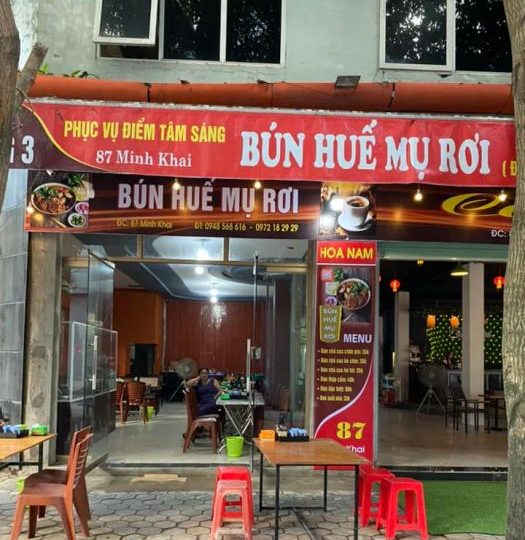 Bún bò Huế mụ Rơi